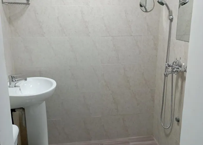 Sweet Touch Хостел Крайова